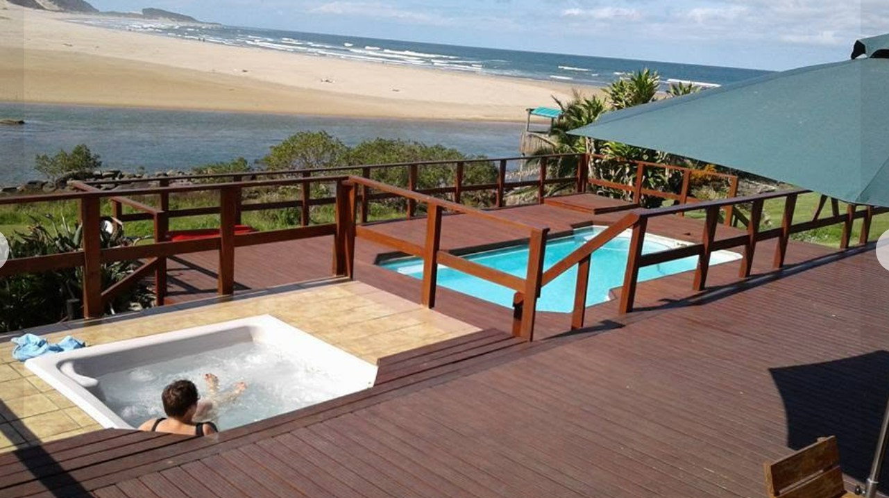 Swimming pool and hot tub experience at Wavecrest